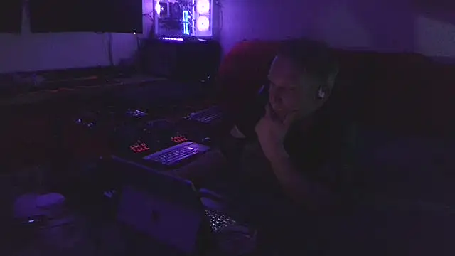 Snapshot of davidgntxxxxx chatting on 30, 4, 2026 davidgntxxxxx online show from 30, 4, 2026