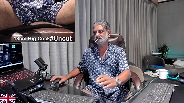 Snapshot of OnlineBossUK chatting on 10, 7, 2026 OnlineBossUK online show from 10, 7, 2026