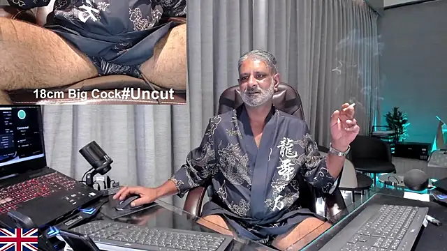 Snapshot of OnlineBossUK chatting on 13, 7, 2026 OnlineBossUK online show from 13, 7, 2026