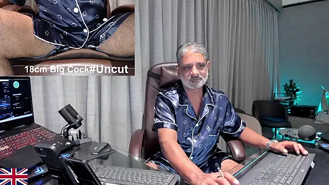 Snapshot of OnlineBossUK chatting on 13, 7, 2026 OnlineBossUK online show from 13, 7, 2026