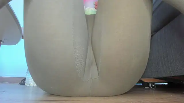 Snapshot of Squirtlady38 chatting on 4, 7, 2026 Squirtlady38 online show from 4, 7, 2026