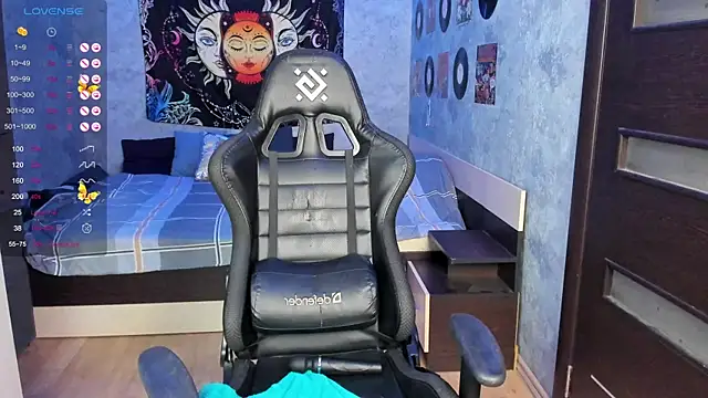 Horny Nikki  online show from 27, 2, 2025