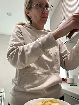 angelmommu online show from 11, 3, 2026