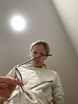 angelmommu online show from 10, 10, 2025