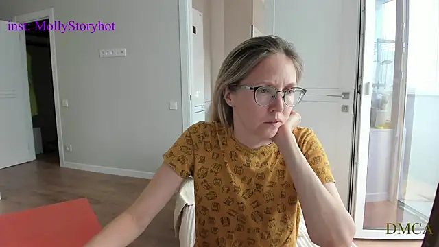 Snapshot of angelmommu chatting on 8, 7, 2026 angelmommu online show from 8, 7, 2026