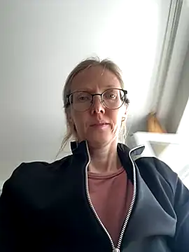 angelmommu online show from 2, 10, 2025