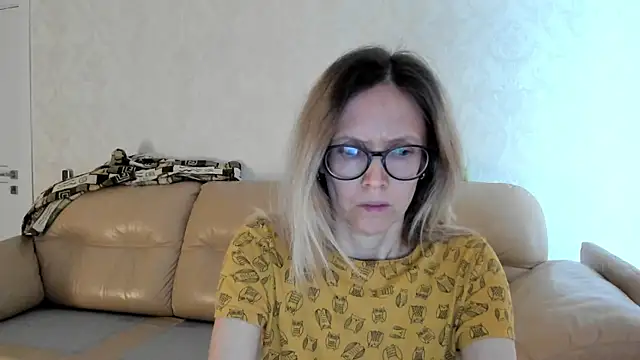 angelmommu online show from 10, 3, 2025