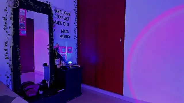 Snapshot of little_kayla_ chatting on 28, 11, 2025 little kayla online show from 28, 11, 2025