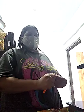 Snapshot of MOM-SUN-COUPLE chatting on 10, 10, 2025 MOM-SUN-COUPLE online show from 10, 10, 2025