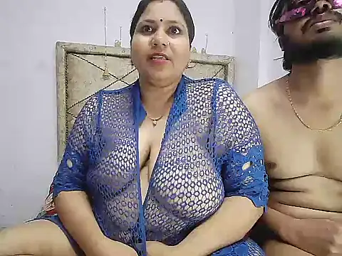 Snapshot of MOM-SUN-COUPLE chatting on 2, 3, 2025 MOM-SUN-COUPLE online show from 2, 3, 2025