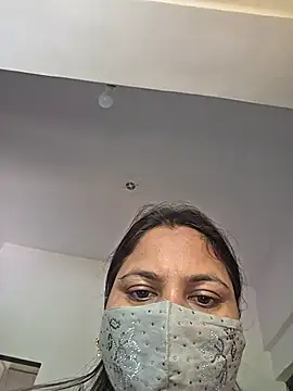 Snapshot of MOM-SUN-COUPLE chatting on 13, 10, 2025 MOM-SUN-COUPLE online show from 13, 10, 2025