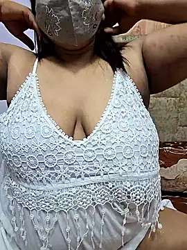 Snapshot of MOM-SUN-COUPLE chatting on 1, 11, 2025 MOM-SUN-COUPLE online show from 1, 11, 2025