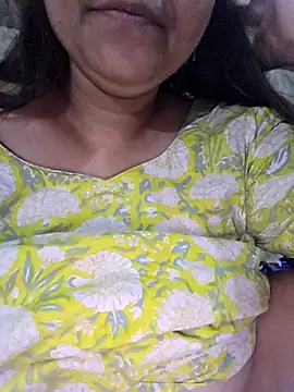 Snapshot of MOM-SUN-COUPLE chatting on 23, 4, 2026 MOM-SUN-COUPLE online show from 23, 4, 2026
