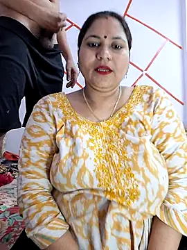 Snapshot of MOM-SUN-COUPLE chatting on 7, 3, 2025 MOM-SUN-COUPLE online show from 7, 3, 2025