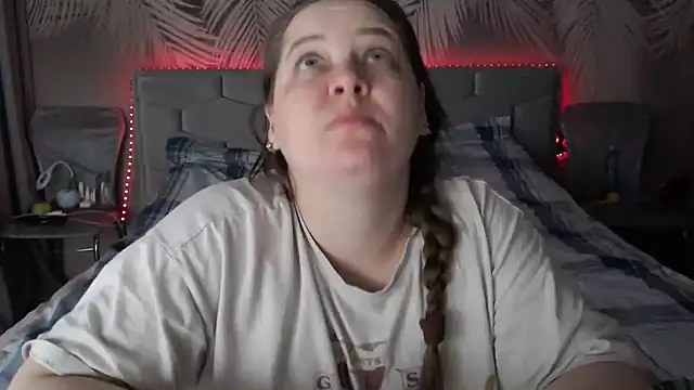 uliastar online show from 22, 4, 2026