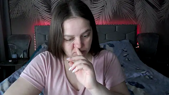 uliastar online show from 15, 4, 2026