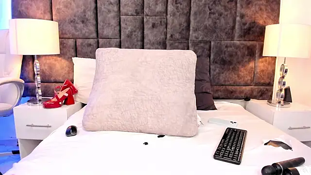 Petit-Rosse online show from 10, 1, 2025