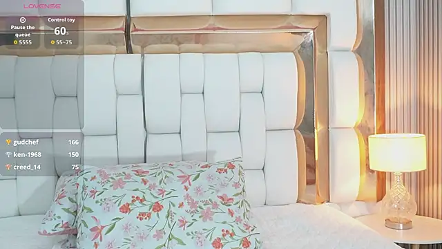 kinkylittlegirll online show from 14, 4, 2026