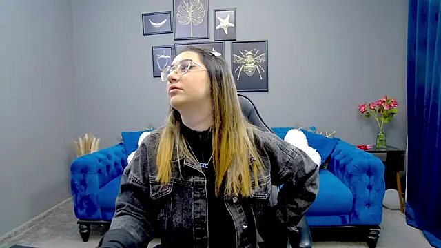 Snapshot of Katewalker_ chatting on 4, 3, 2025 Katewalker online show from 4, 3, 2025