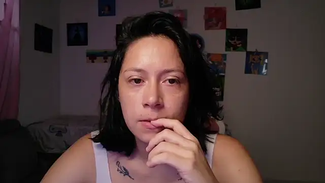 Snapshot of MommyMiaWs chatting on 4, 6, 2026 MommyMiaWs online show from 4, 6, 2026
