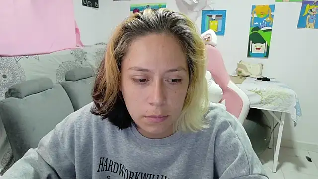 Snapshot of MommyMiaWs chatting on 2, 5, 2026 MommyMiaWs online show from 2, 5, 2026