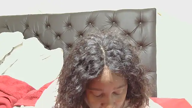 sluttylaura21 online show from 18, 2, 2026