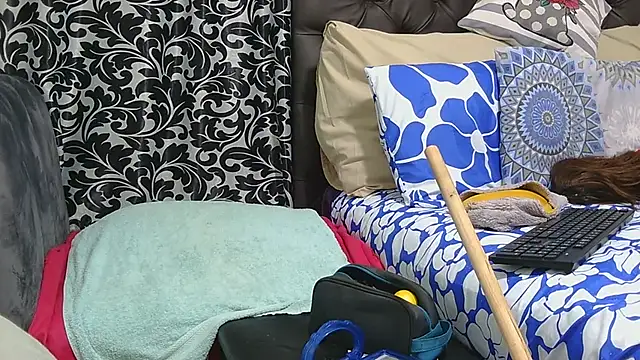 sluttylaura21 online show from 30, 5, 2026