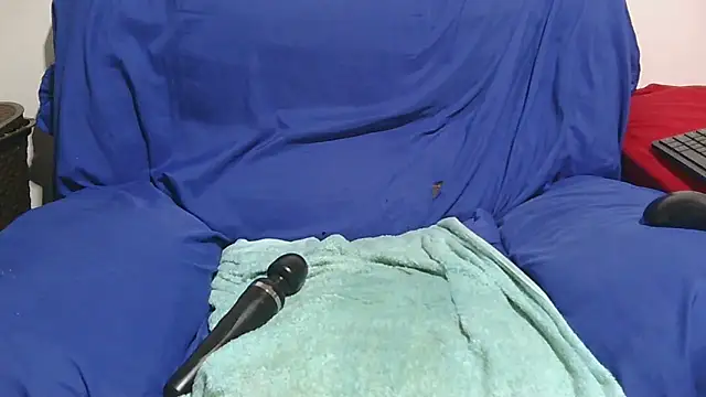 sluttylaura21 online show from 20, 3, 2026