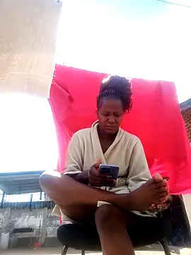 sluttylaura21 online show from 10, 4, 2026