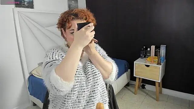 samanthaanderson  online show from 8, 10, 2025