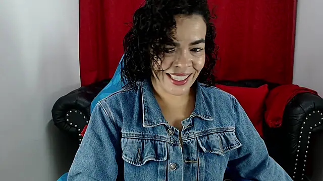 Abril Beltran  online show from 25, 11, 2025