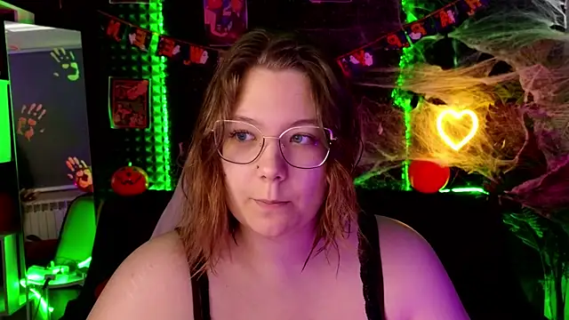 DjennaPalme online show from 21, 10, 2025