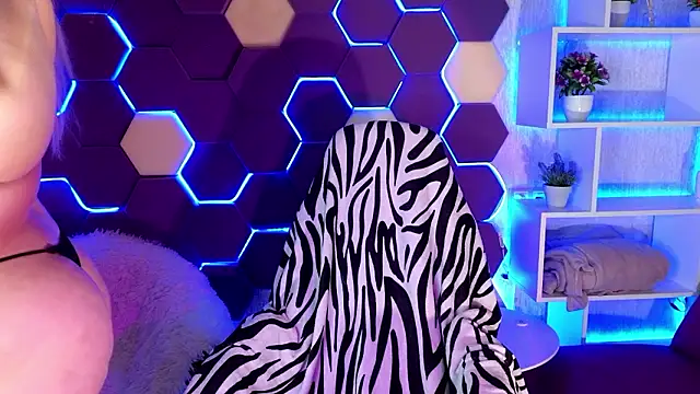 DjennaPalme online show from 5, 12, 2024