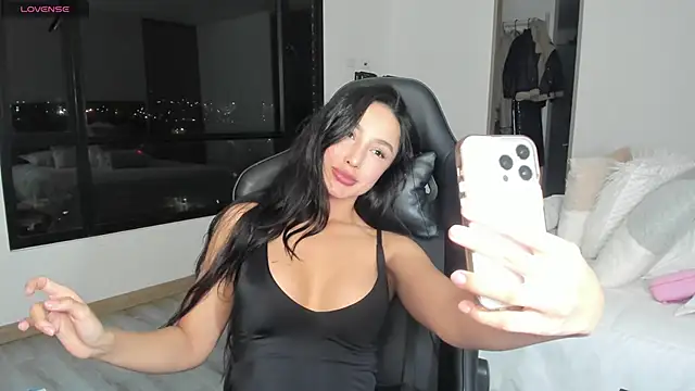 EvaMoet online show from 3, 3, 2025