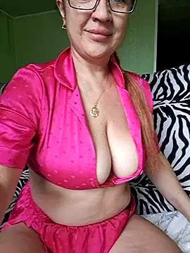 Snapshot of KiraXTender chatting on 11, 6, 2026 KiraXTender online show from 11, 6, 2026
