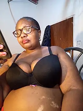 Snapshot of YELLOW_BONE chatting on 21, 11, 2025 YELLOW BONE online show from 21, 11, 2025