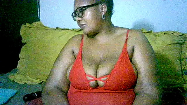 Snapshot of YELLOW_BONE chatting on 8, 9, 2025 YELLOW BONE online show from 8, 9, 2025