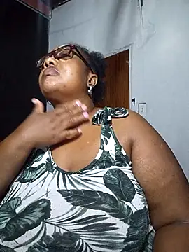 Snapshot of YELLOW_BONE chatting on 18, 2, 2025 YELLOW BONE online show from 18, 2, 2025