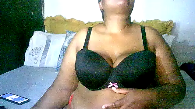 Snapshot of YELLOW_BONE chatting on 17, 9, 2025 YELLOW BONE online show from 17, 9, 2025
