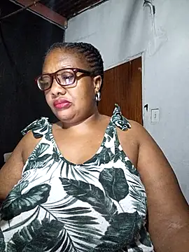 Snapshot of YELLOW_BONE chatting on 7, 3, 2025 YELLOW BONE online show from 7, 3, 2025