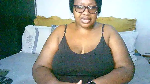 Snapshot of YELLOW_BONE chatting on 2, 12, 2025 YELLOW BONE online show from 2, 12, 2025