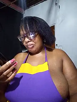 Snapshot of YELLOW_BONE chatting on 8, 2, 2025 YELLOW BONE online show from 8, 2, 2025