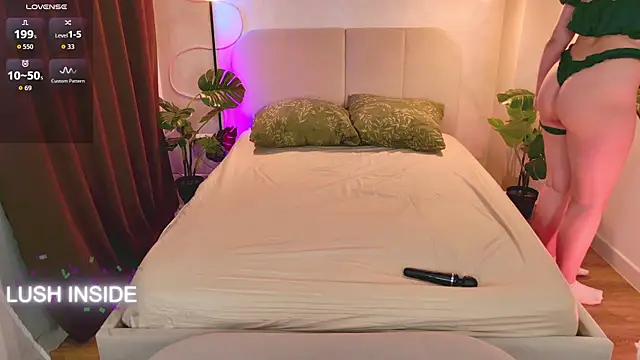 Pretty Alison online show from 25, 11, 2025