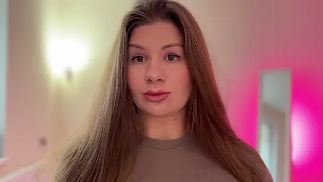 Snapshot of JuicyHelenX chatting on 8, 7, 2026 JuicyHelenX online show from 8, 7, 2026