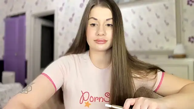 Snapshot of JuicyHelenX chatting on 12, 10, 2025 JuicyHelenX online show from 12, 10, 2025