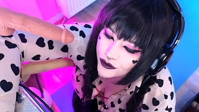 Snapshot of wickedxqueen chatting on 5, 3, 2025 wickedxqueen online show from 5, 3, 2025