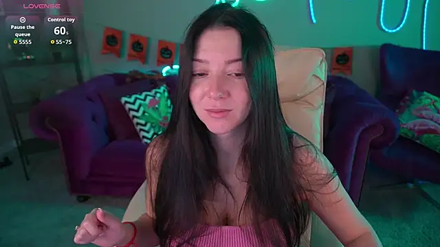 EmilyHalls online show from 30, 10, 2025