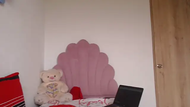 Snapshot of lady_hot2xx chatting on 25, 10, 2025 lady hot2xx online show from 25, 10, 2025