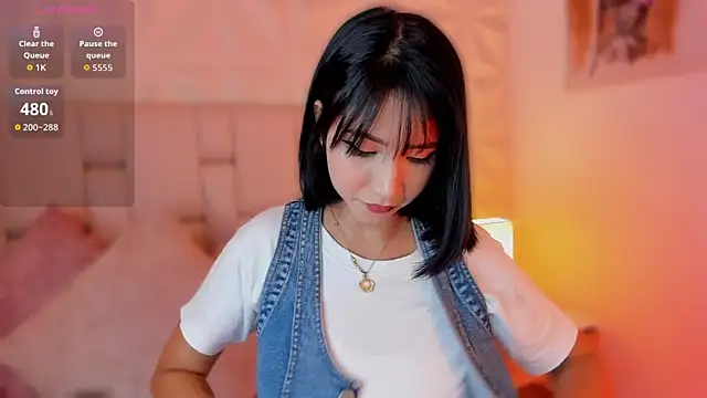 emma woods  online show from 10, 10, 2025