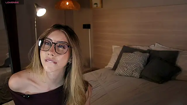 lua ferch   online show from 15, 4, 2026